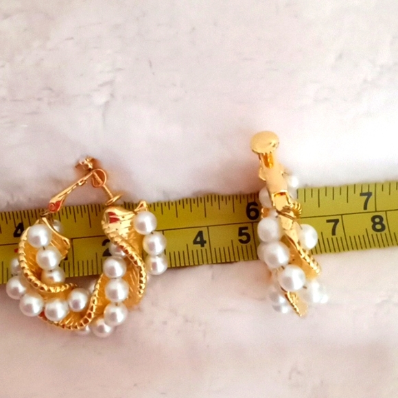 FAUX PEARL AND GOLD TONE METAL NON PIERCED HOOP EARRINGS - Picture 3 of 4